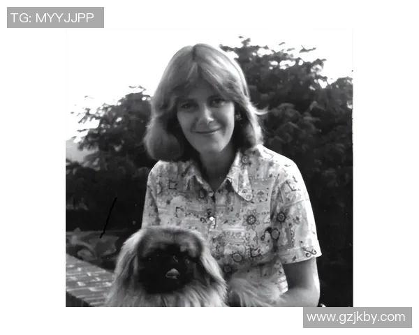 足球球星二婚妻子是谁 揭秘他们的爱情故事及婚姻生活