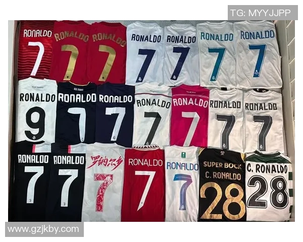 退役足球传奇再现辉煌岁月，海报设计彰显英雄本色与激情燃烧的岁月